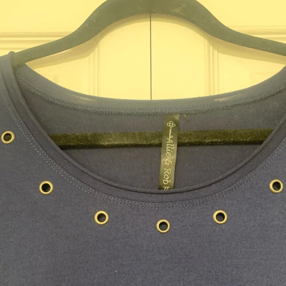 2x Allie and Rob Navy blue 3/4 Sleeve Flare Bottom Top. - Picture 3 of 5